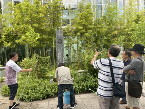 大隈重信侯雉子橋邸跡記念碑清掃